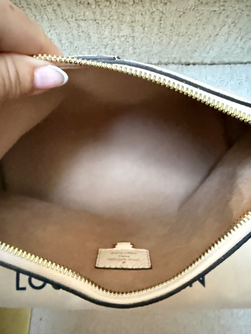 Louis Vuitton Empreinte Monogram Sac Sport in Cream Pre-Owned - Picture 5 of 16